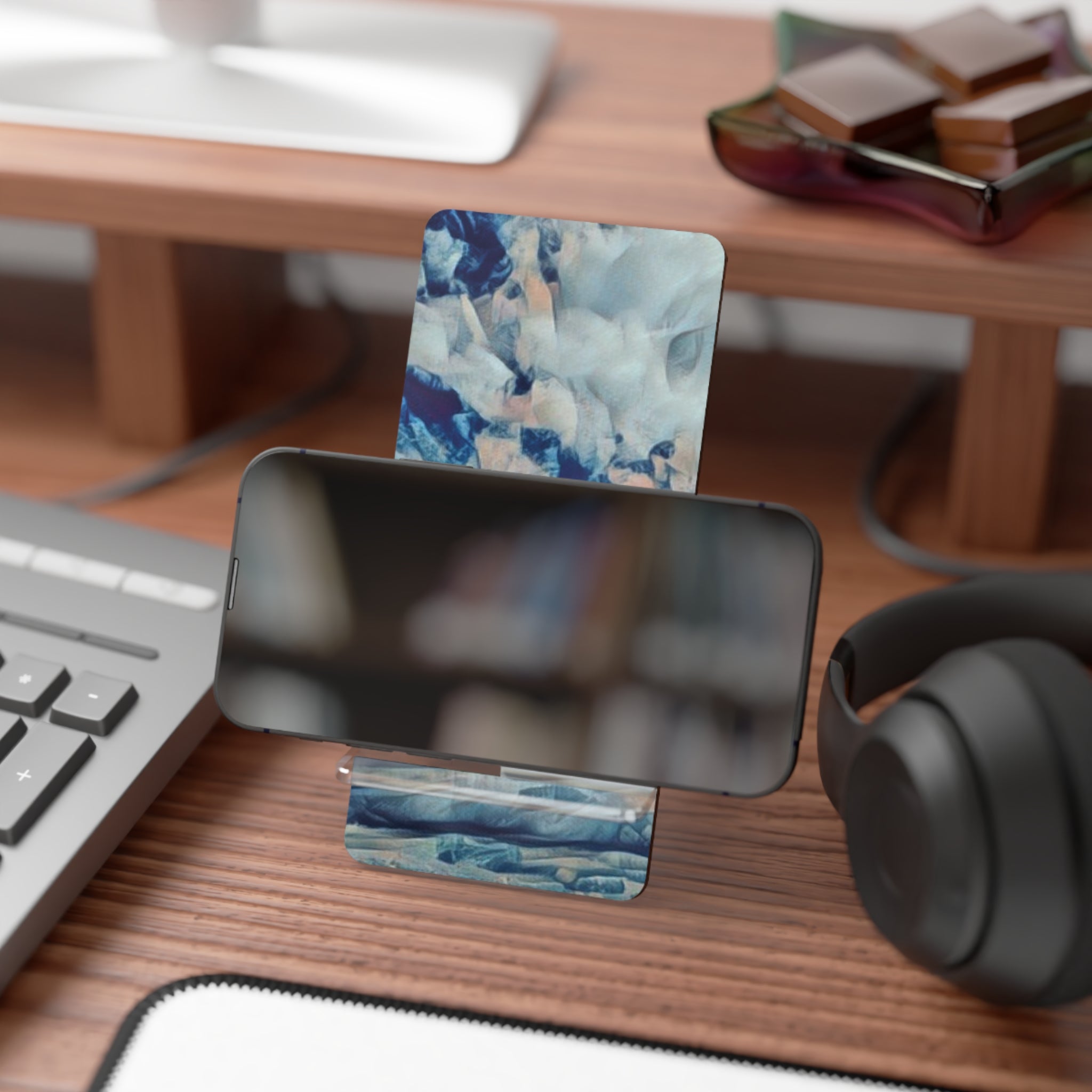 The Cloudsmith’s Tapestry Smartphone Display Stand